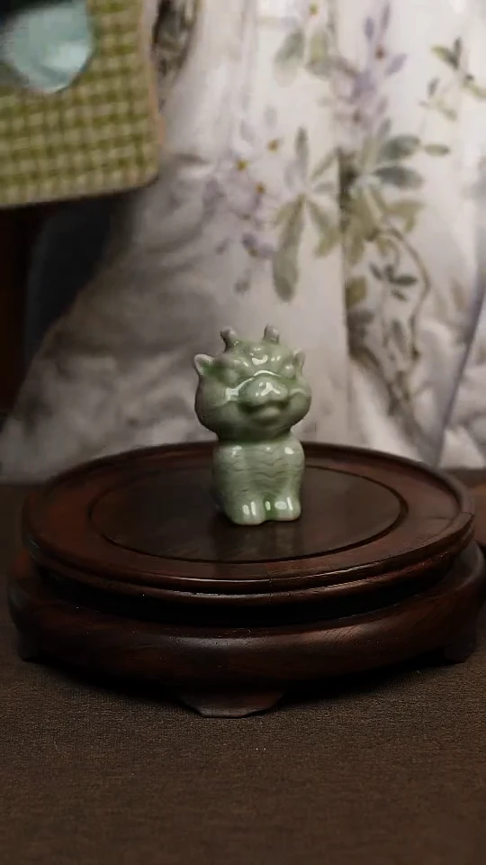 瓷片豆绿釉茶宠小龙猫不带礼盒