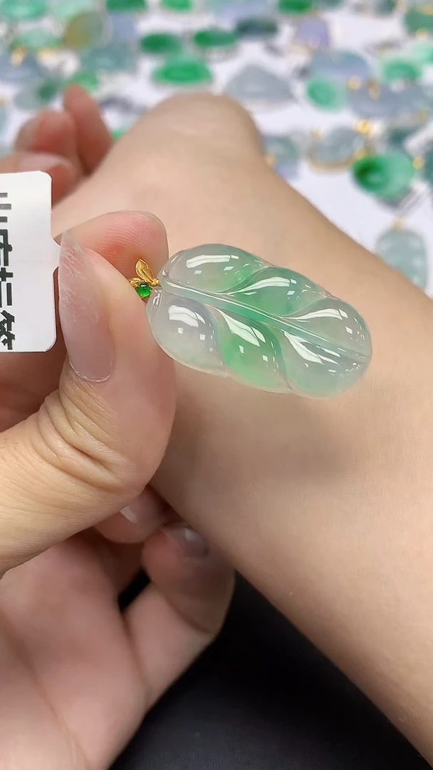 翡翠18K金镶嵌颈饰天然缅甸a货翡翠