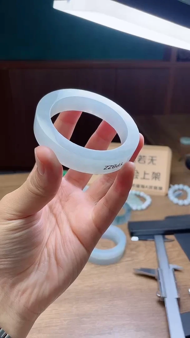 定制翡翠手镯未镶嵌阿*定制