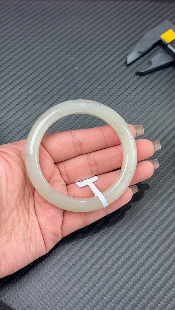 未镶嵌手镯和田玉黑山微色差57kMm