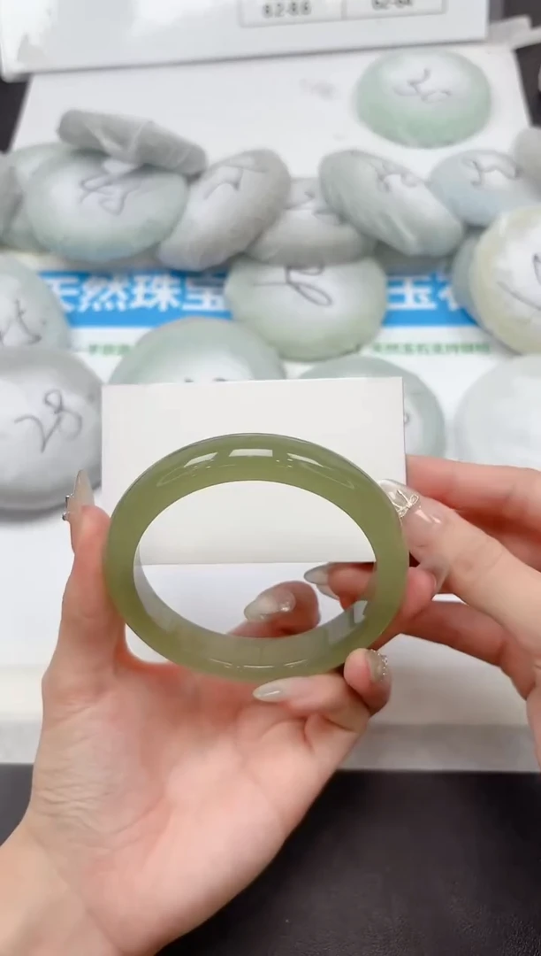 未镶嵌手镯石英质玉55-64.4