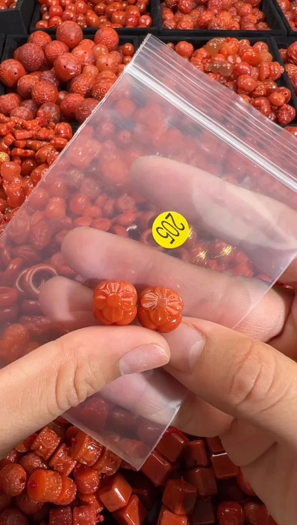 南红玛瑙未镶嵌颈饰1