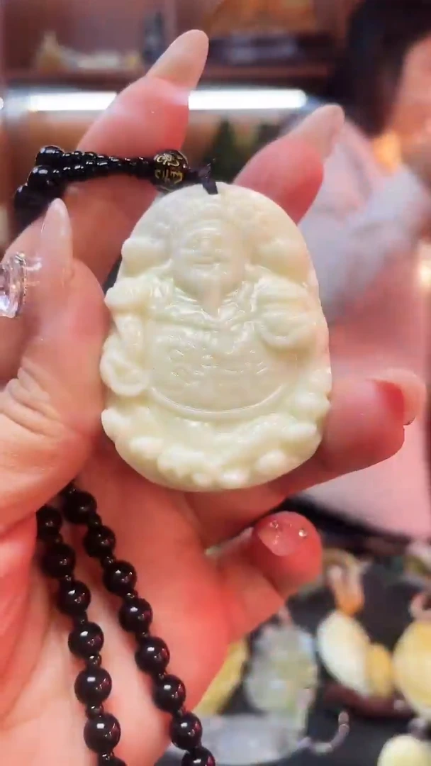 未镶嵌蛇纹石玉吊坠