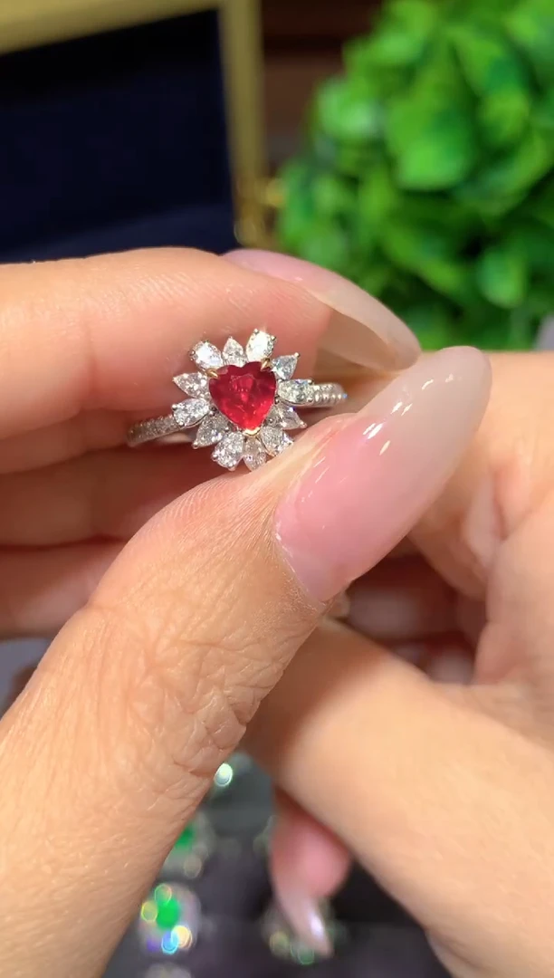 18K金镶嵌戒指红宝石0.73ct