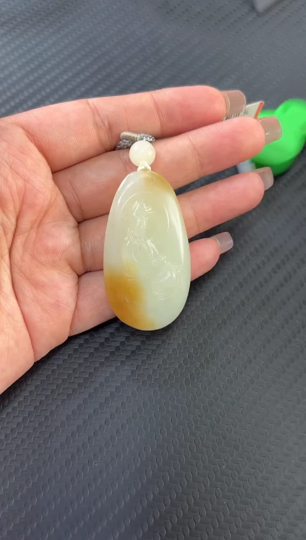 和田玉未镶嵌吊坠(赠链)且末金山微色差mLj