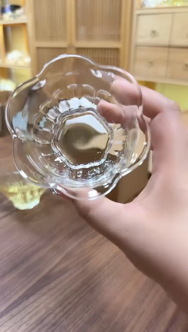 672号白色大梅花杯