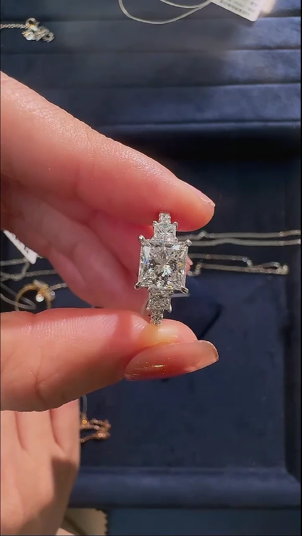 铂Pt950镶嵌合成钻石培育钻钻戒