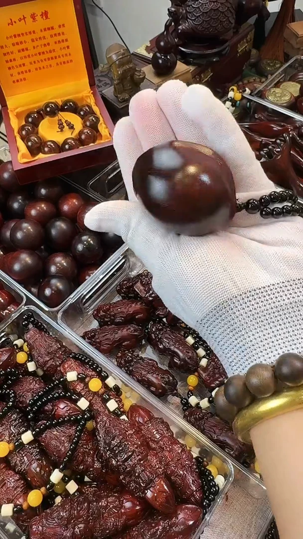 木质光面富甲手把件