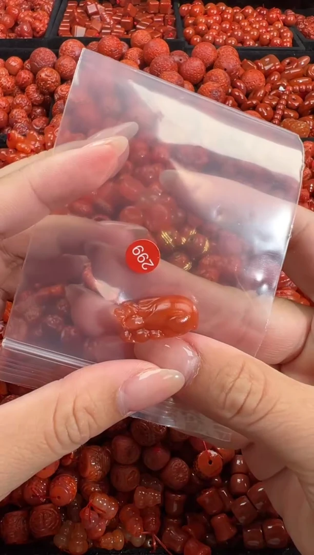 南红玛瑙未镶嵌颈饰1