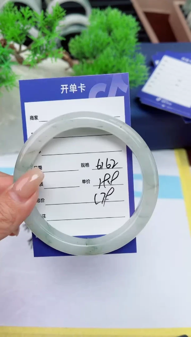 【闪购商品】石英质玉手镯未镶嵌179