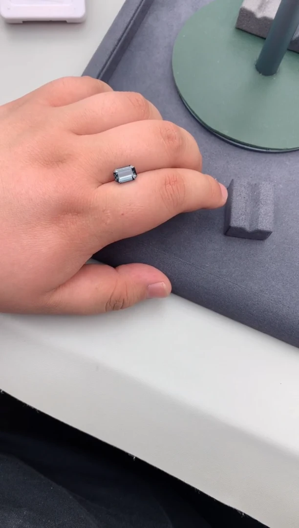 【闪购商品】尖晶石裸石未镶嵌2.9ct灰尖晶