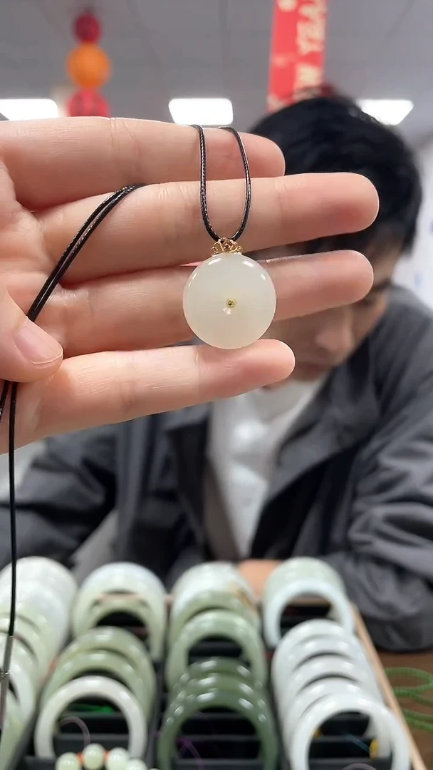 【闪购商品】和田玉颈饰18K金镶嵌吊坠一件