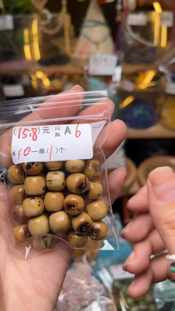 未镶嵌琥珀珠宝奇石A6