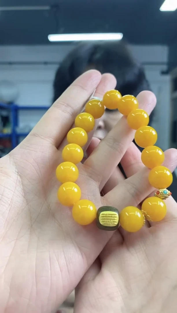 未镶嵌蜜蜡裸石多样性发其一颜色微差