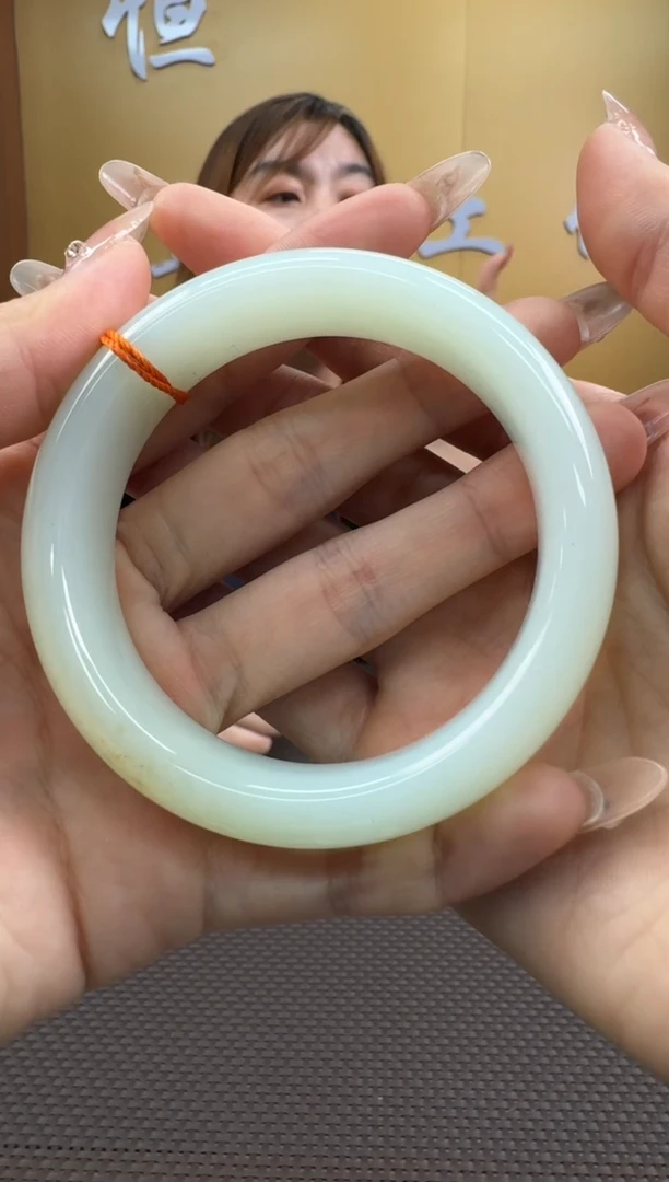 【闪购商品】和田玉手镯未镶嵌57