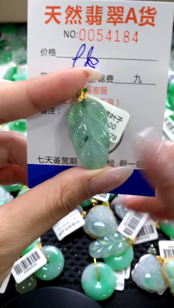 翡翠18K金镶嵌颈饰1111111111111111