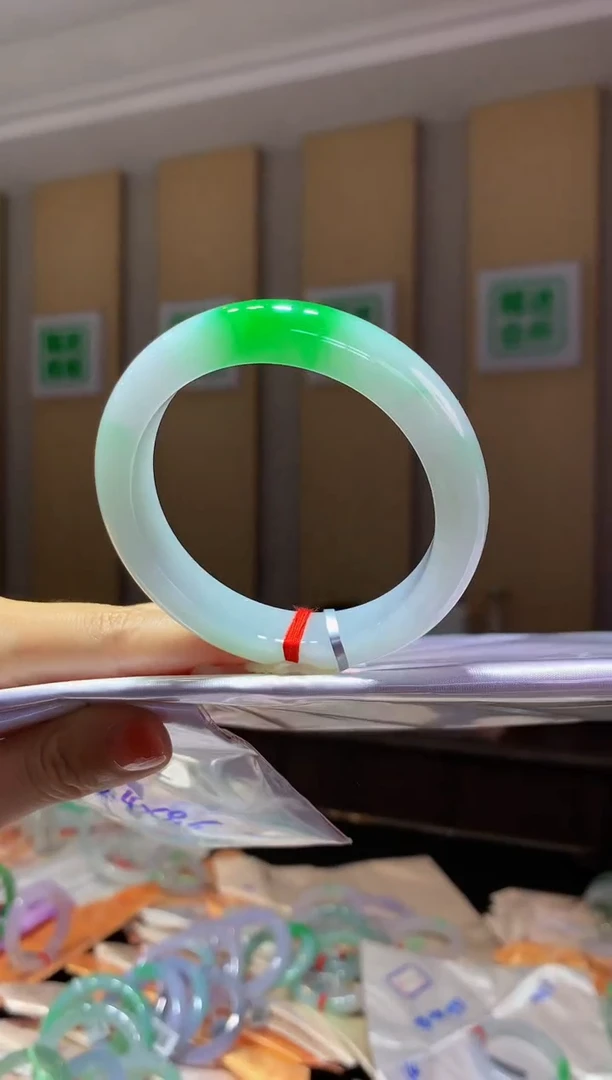 未镶嵌手镯翡翠- C20圈口 56.8全款50万 定金2万