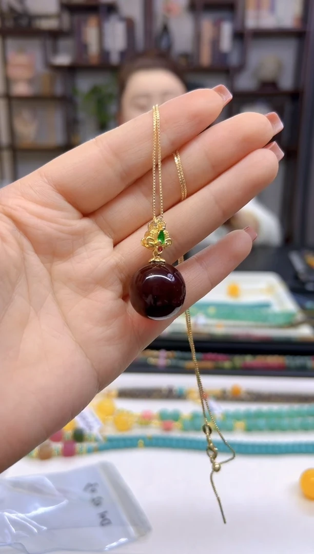 【闪购商品】血珀吊坠(赠链)银S925镀金镶嵌D01