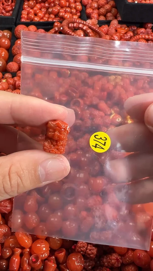 南红玛瑙未镶嵌颈饰1