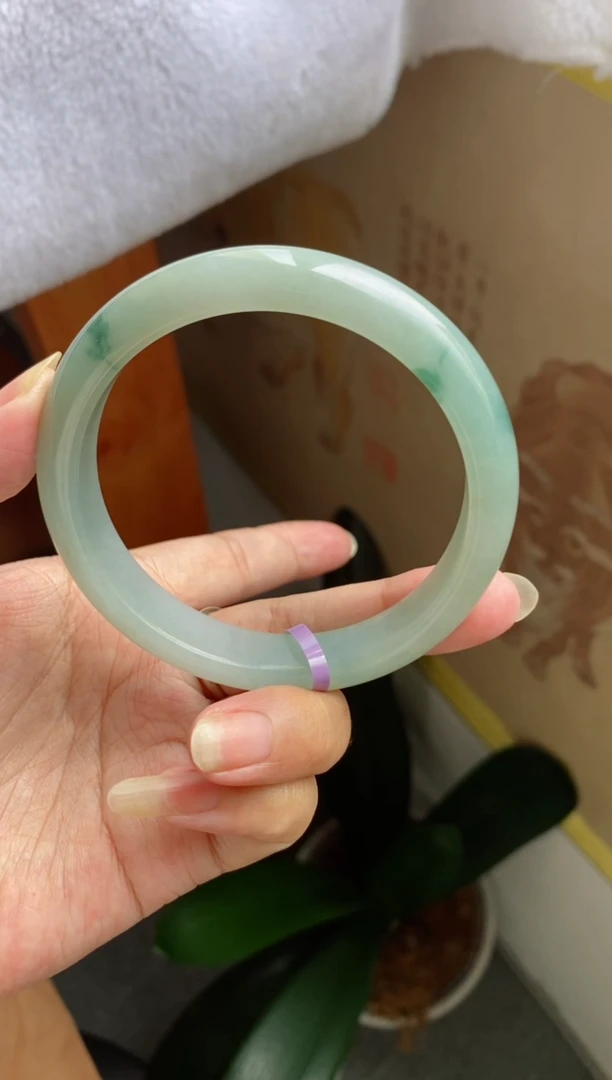 翡翠手镯未镶嵌（高货血漏必买）冰透胶湖水绿飘花10号