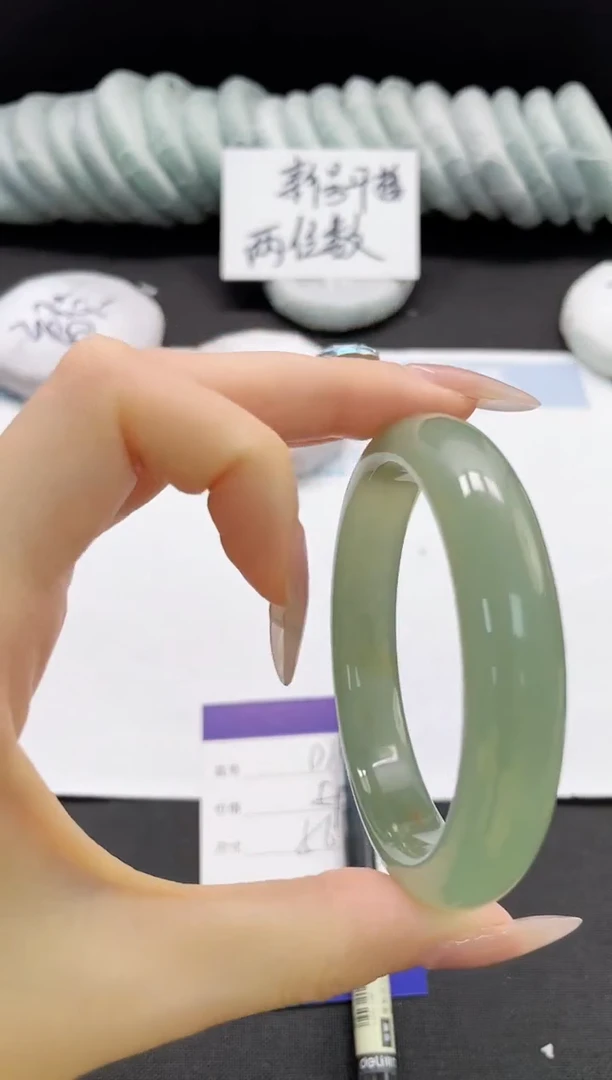 未镶嵌手镯石英质玉160-56