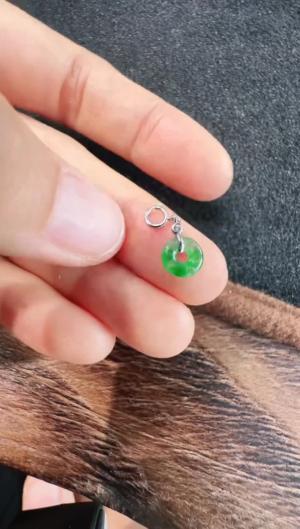 颈饰18K金镶嵌翡翠00000980