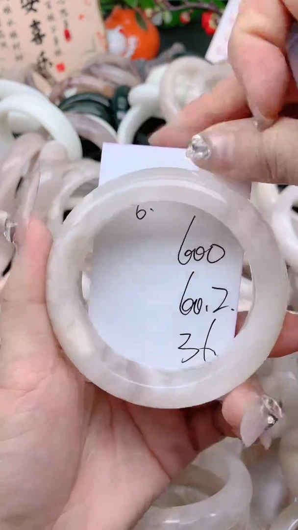 石英质玉手镯未镶嵌600