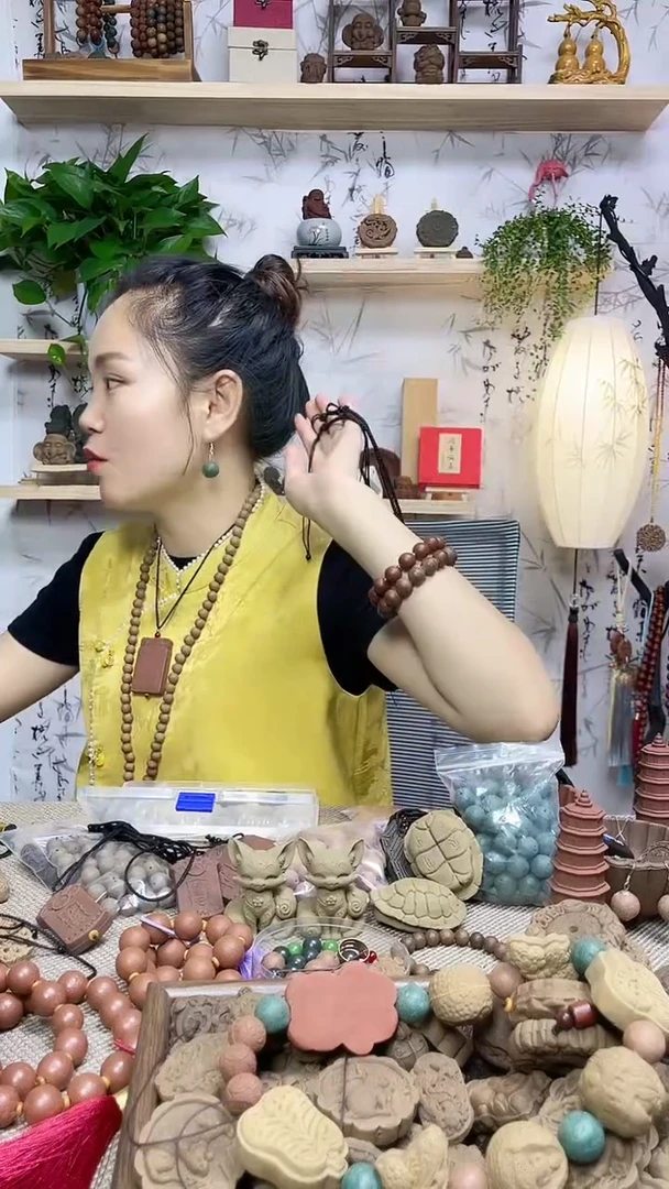 泥塑红 麝锁骨链