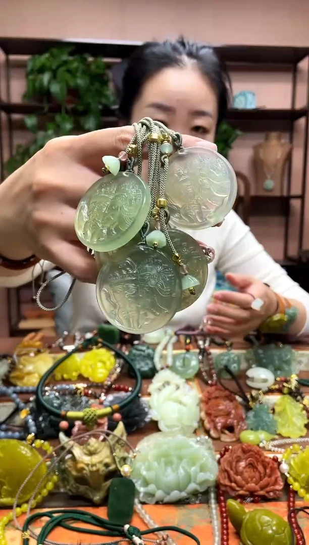 未镶嵌岫玉吊坠多样性发货发其中之一