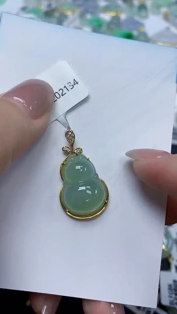 翡翠18K金镶嵌颈饰天然缅甸翡翠A货