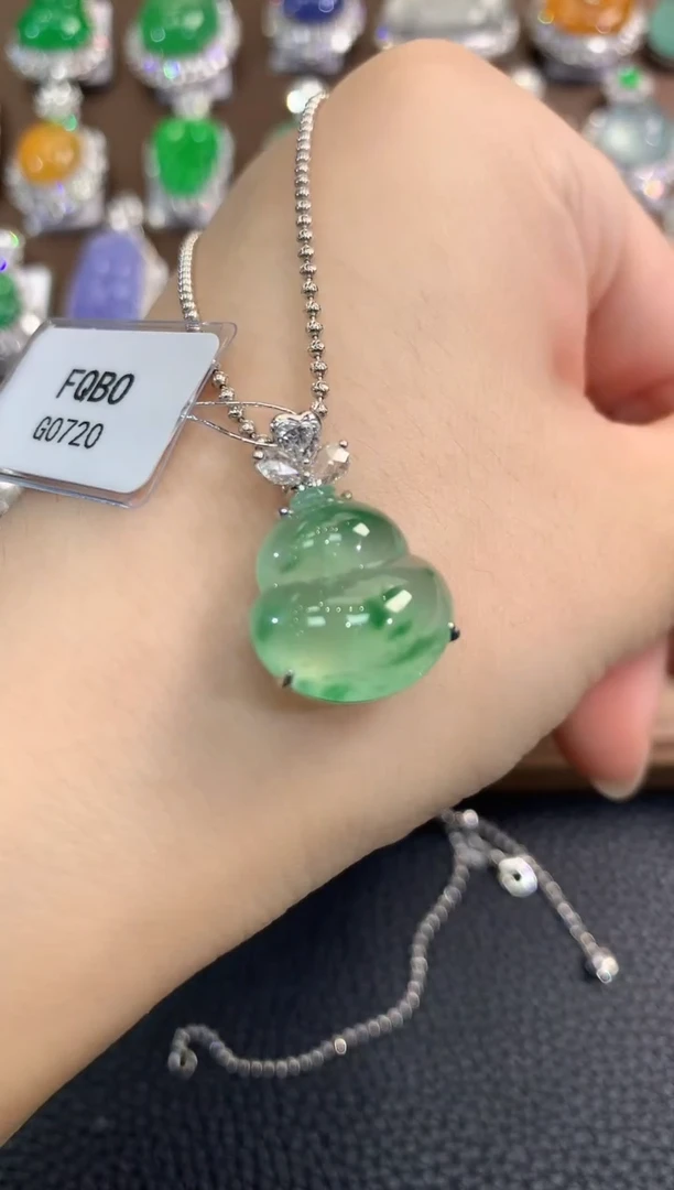 翡翠18K金镶嵌吊坠(不含链)春日珠宝 D15