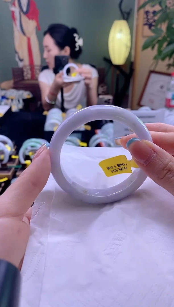 翡翠手镯未镶嵌55.6圈口t