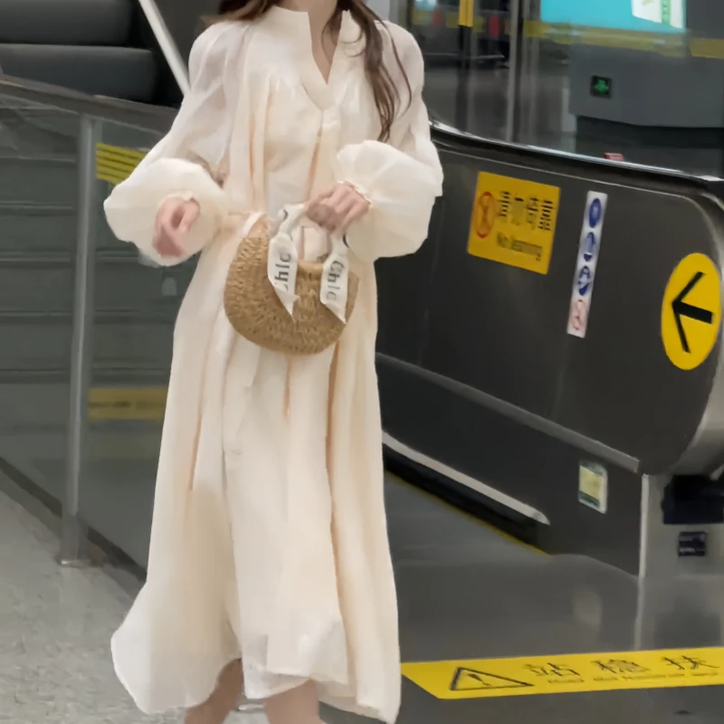 法式温柔风灯笼袖连衣裙早秋新款气质风收腰显瘦遮肉肉仙女长裙子