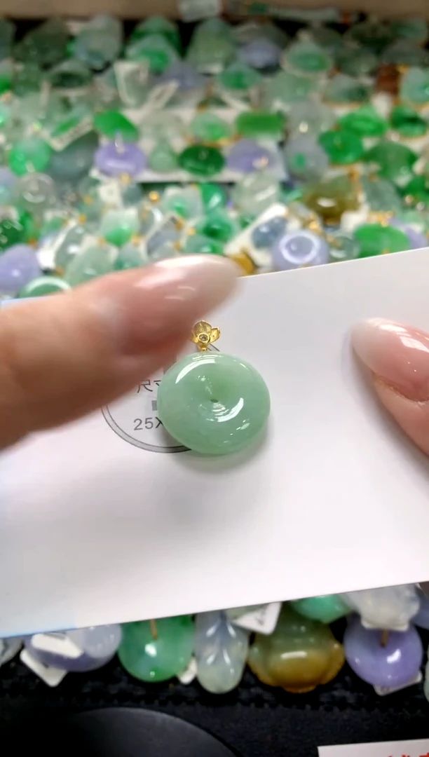 翡翠未镶嵌颈饰1111111111111111