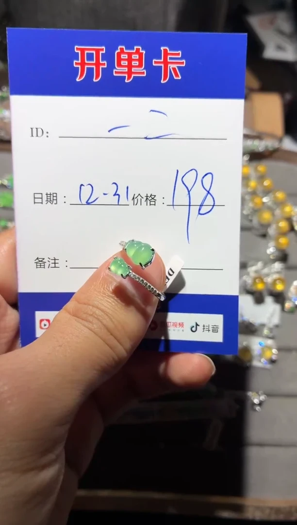 银S925镶嵌翡翠耳饰一*向 一二