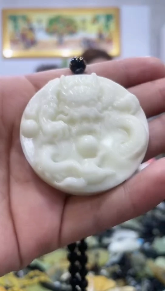 岫玉未镶嵌挂件