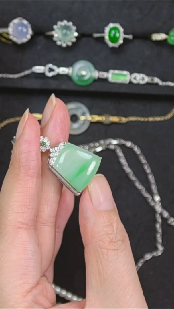 吊坠(不含链)18K金镶嵌翡翠天然缅甸翡翠吊坠