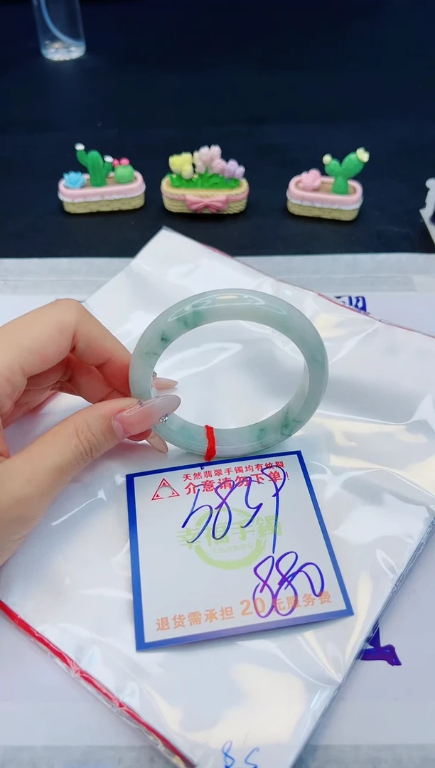 【闪购商品】翡翠手镯未镶嵌，质检证书图片色彩偏黑白