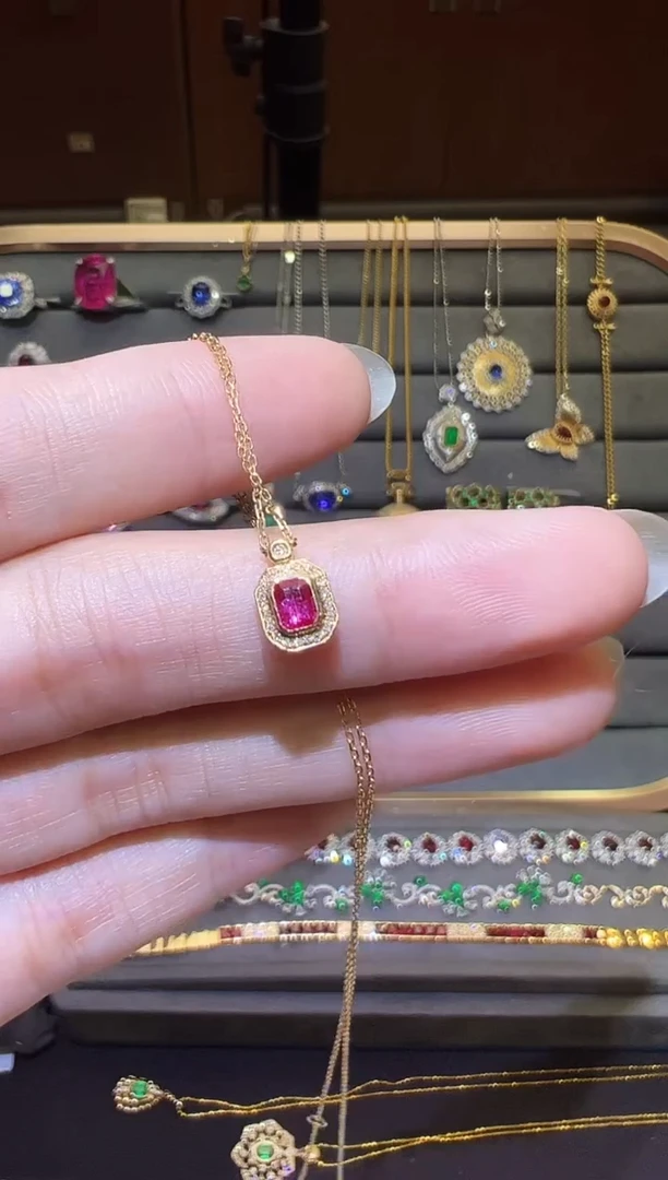 套链18K金镶嵌红宝石0.3ct无烧