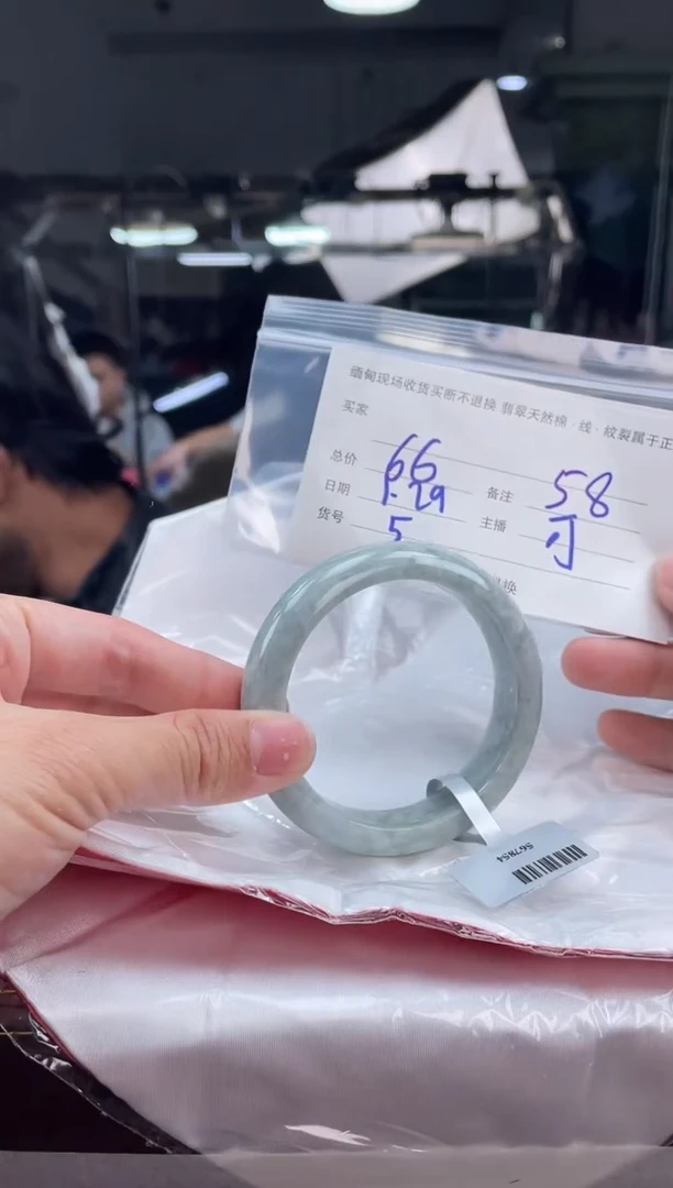 【闪购商品】翡翠手镯未镶嵌手镯4