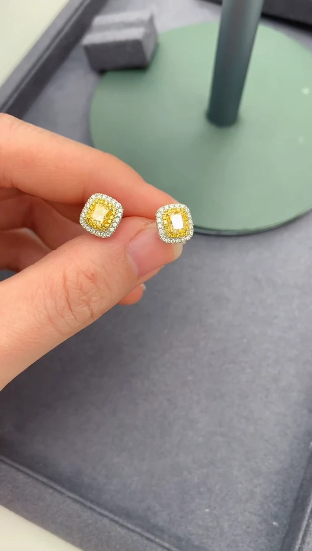 【闪购商品】钻石耳钉18K金镶嵌1.1ct黄钻耳钉