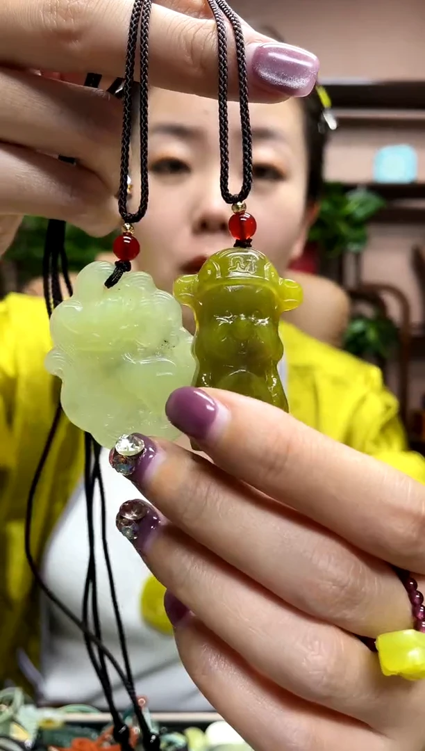 岫玉未镶嵌吊坠·