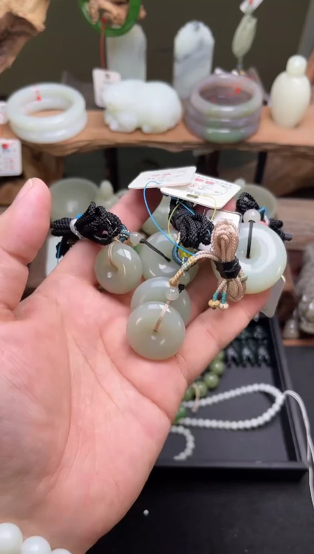 和田玉未镶嵌吊坠且末青白 平安扣 多样性发一