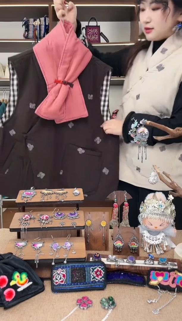 织绣A55黔东南苗族刺绣 马甲+围巾