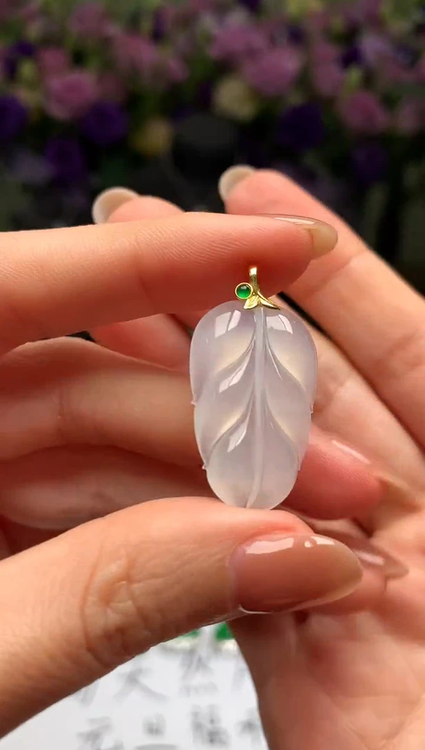 颈饰18K金镶嵌翡翠叶子