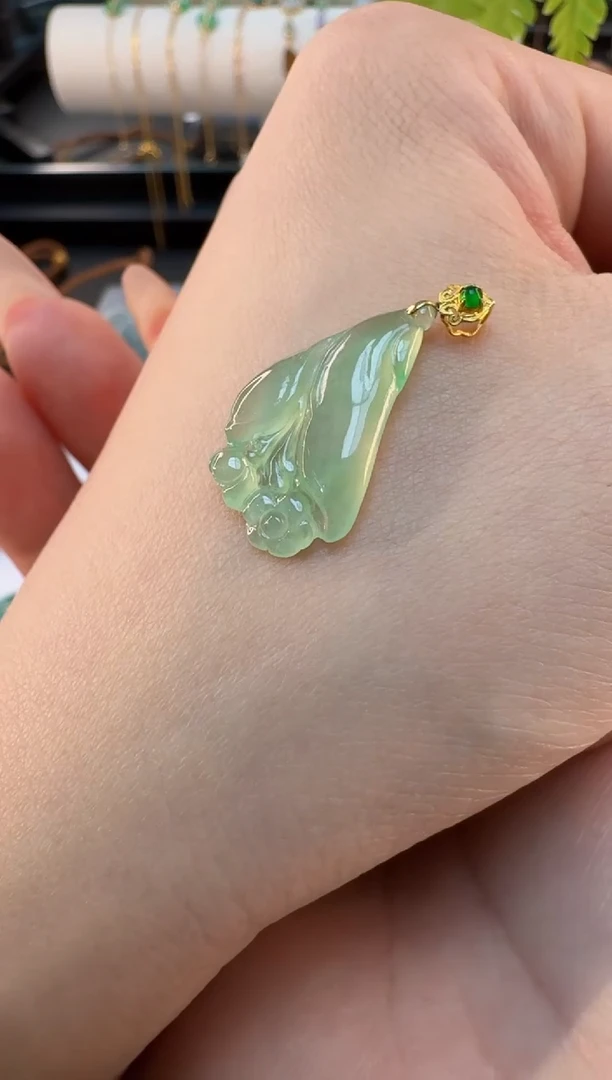 【闪购商品】翡翠颈饰18K金镶嵌缅甸翡翠A货吊坠