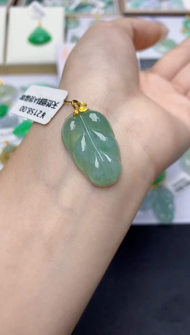 翡翠18K金镶嵌颈饰天然缅甸翡翠A货