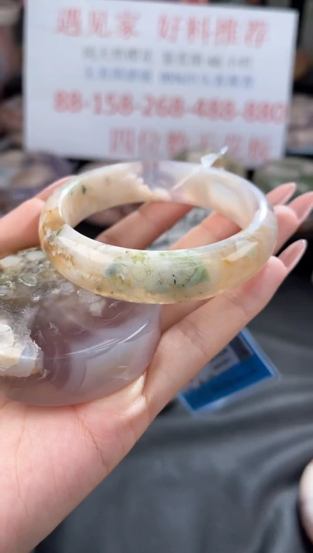 【闪购商品】石英质玉手镯未镶嵌59
