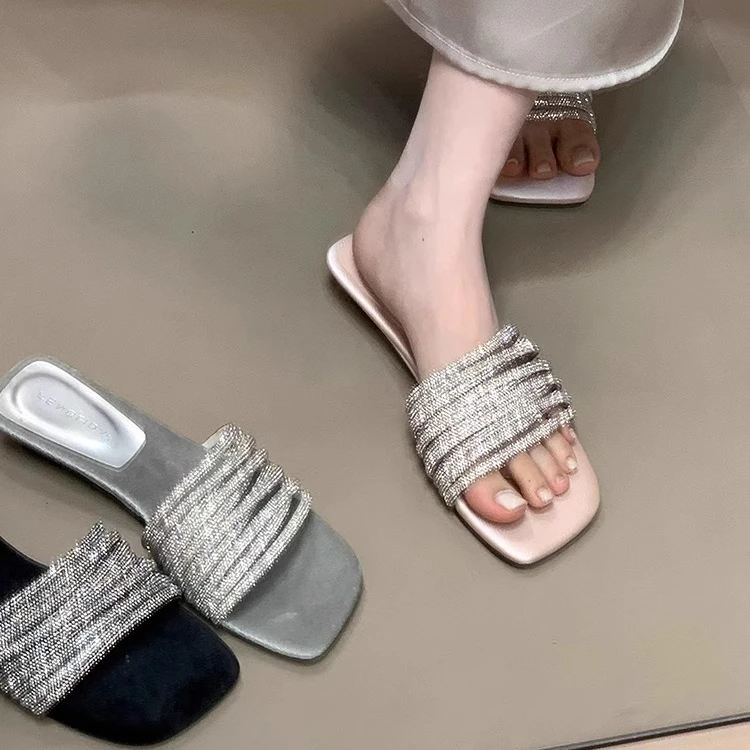 时尚一字拖鞋女夏季外穿2025新款配裙子水钻带低跟露趾凉拖高级感
