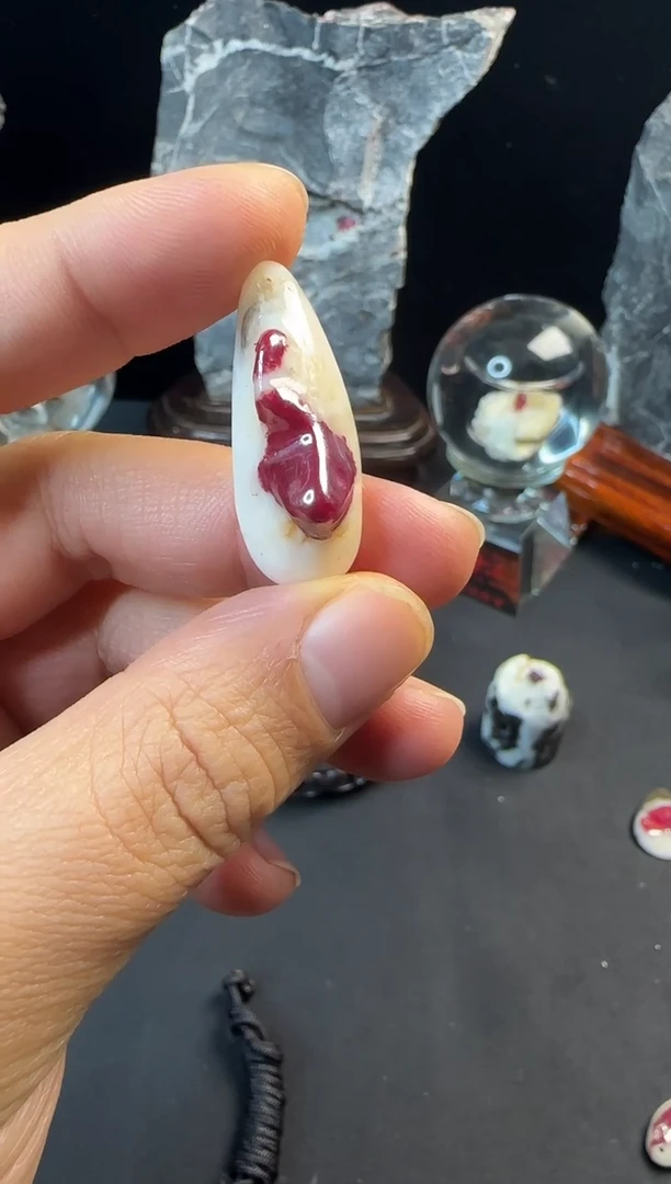 天然辰砂天然朱砂晶体原石吊坠挂件